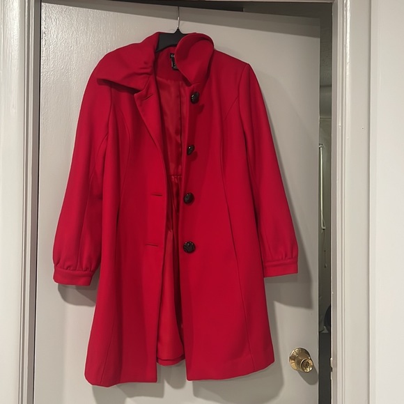 Red coat - Picture 4 of 6